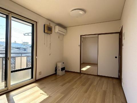 居室・リビング　室内