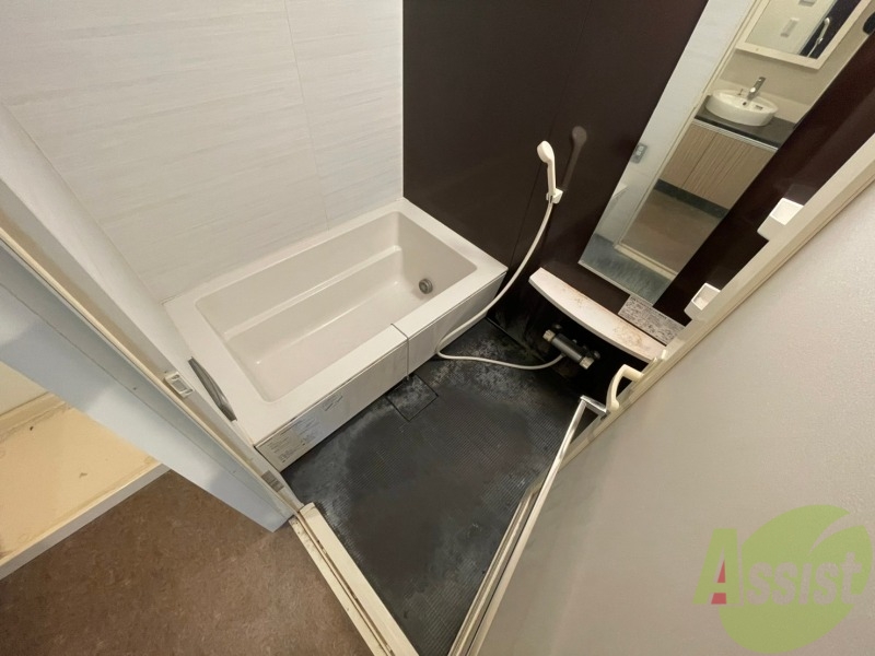 バス・シャワールーム　バスルームはこちらです。広々としてゆったり休めます。