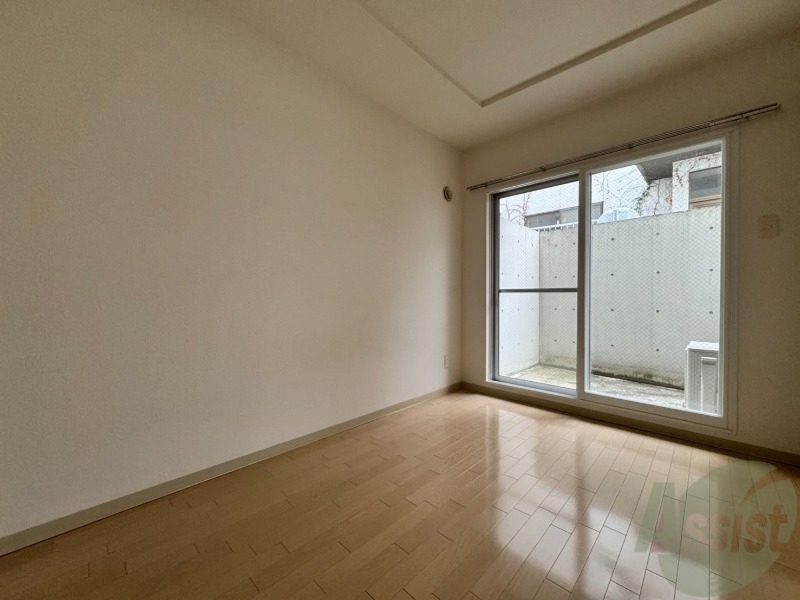 その他部屋・スペース　戸を閉めるとリビングと区切られた寝室にすることができますよ。