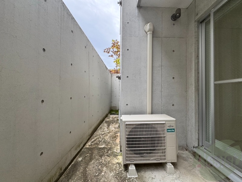 バルコニー　バルコニーです。洗濯物を干すもよし、一息つくもよしですね。