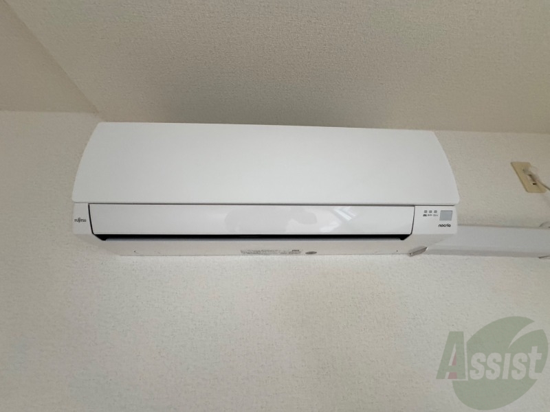 その他設備　給湯器は簡単操作で温度調整ができますよ。