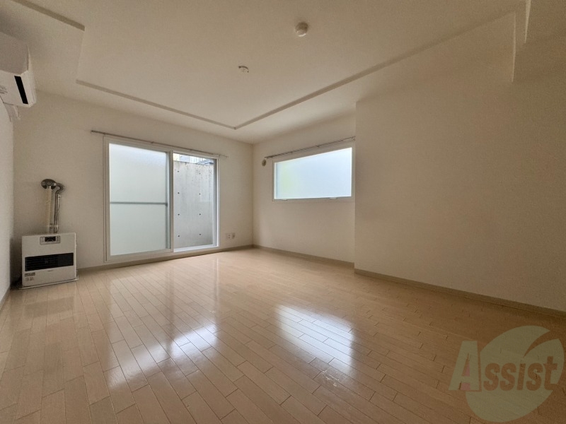 居室・リビング　広くてキレイなお部屋が広がっていて、充実した生活が送れそう。