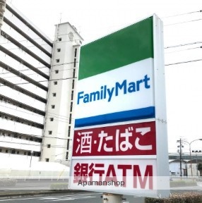 コンビニ　ファミリーマート（コンビニ）まで538m