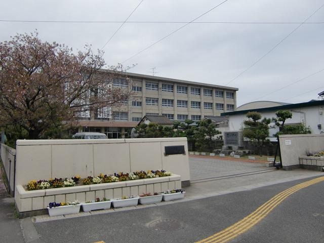 中学校　三津浜中学校（中学校）（中学校）まで604m