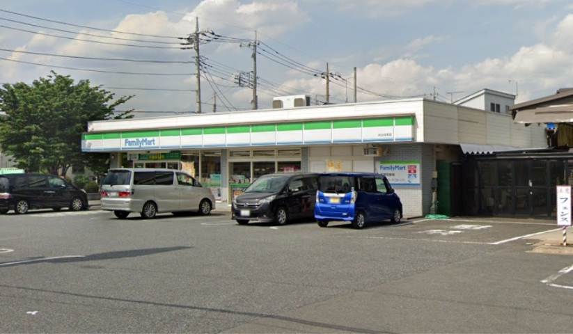 コンビニ　ファミリーマート（コンビニ）まで400m