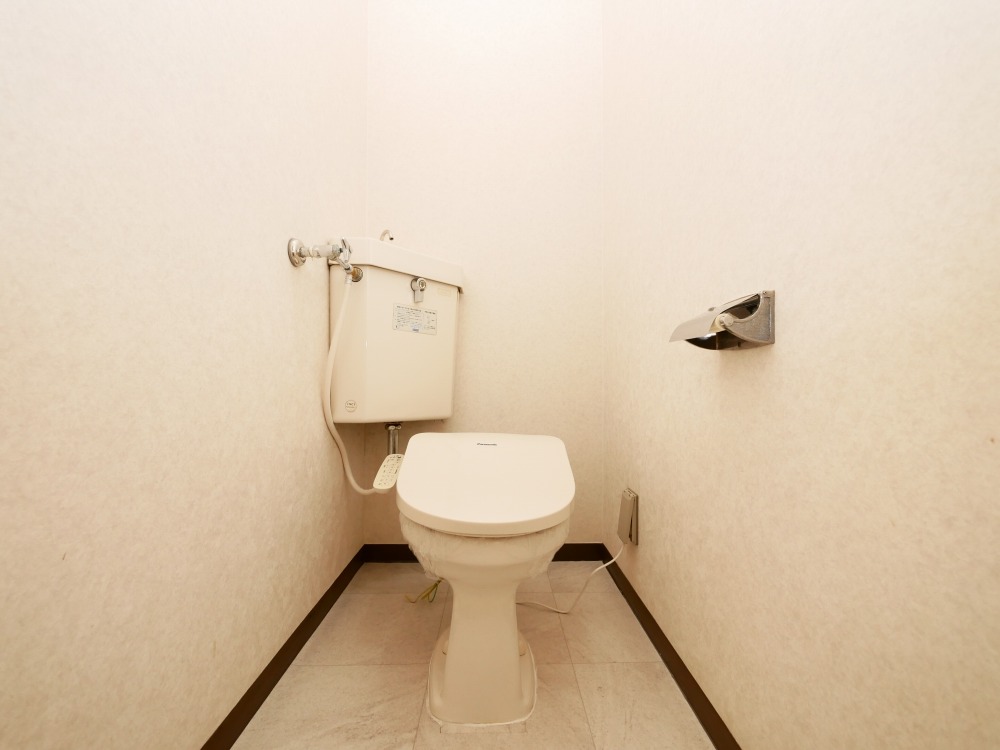 トイレ　快適なウォシュレット付きです♪