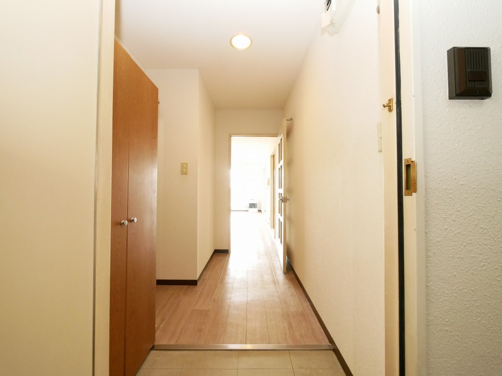 玄関　開放的な玄関スペースです♪