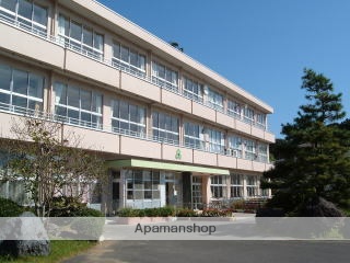 小学校　上内田小（小学校）まで827m