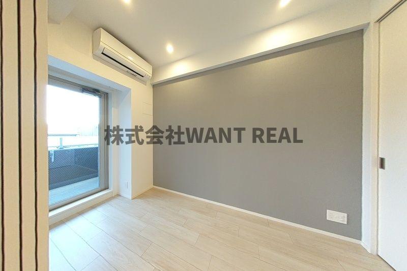 その他部屋・スペース　開放的な寝室です