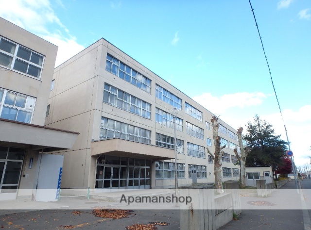 中学校　札幌市立発寒中学校（中学校）まで451m