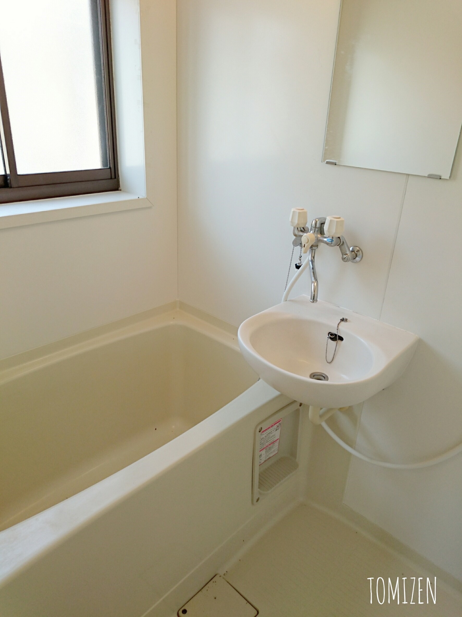 バス・シャワールーム　イメージ　窓付きなので換気も便利♪