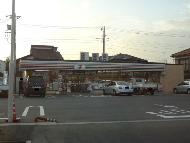 コンビニ　セブンイレブン（コンビニ）まで380m