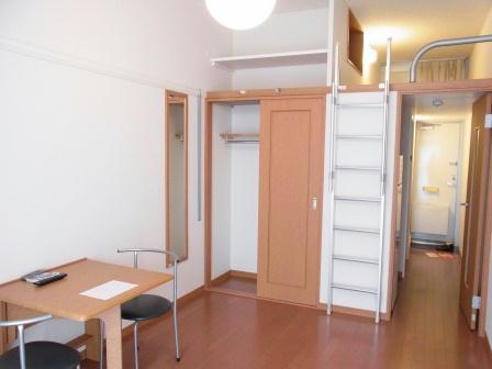 居室・リビング　テーブル・椅子付きなので購入する必要がありません