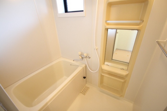 バス・シャワールーム　※別部屋の写真です