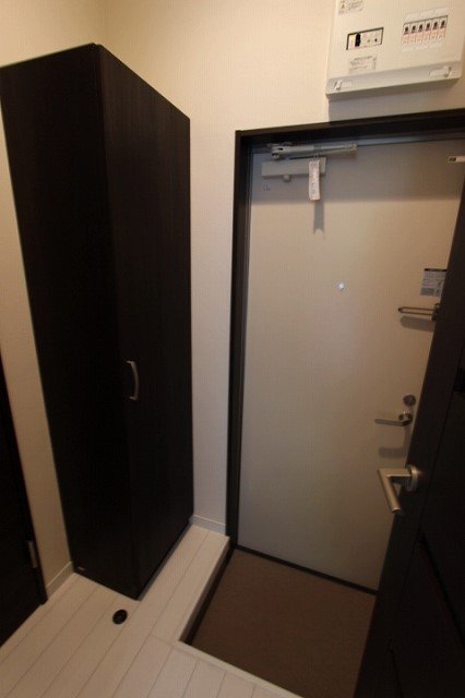 玄関　同物件他部屋の写真