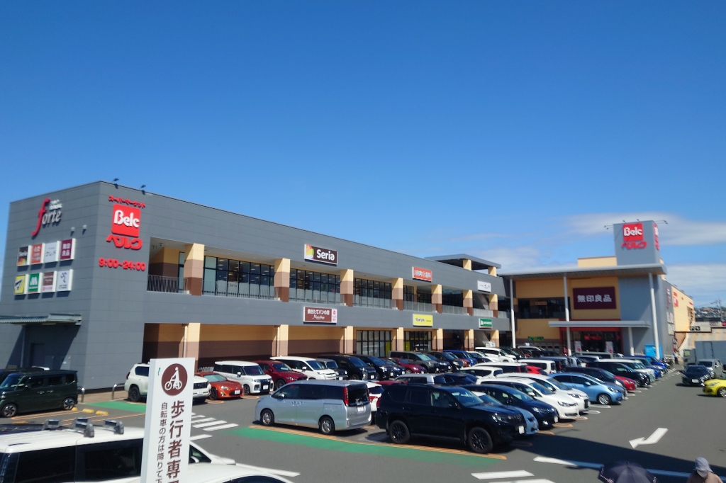 ショッピングセンター　フォルテ横浜川和町（ショッピングセンター）まで443m