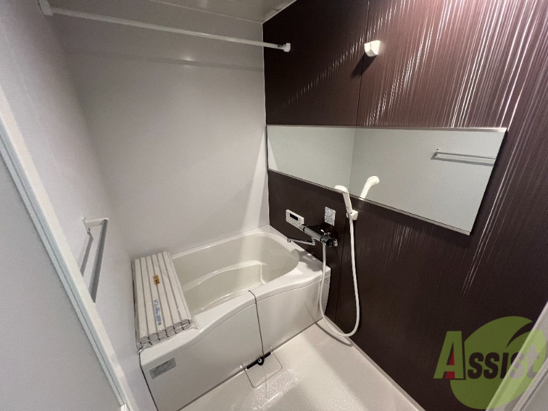 バス・シャワールーム　浴室もピカピカです！横長の鏡が付いているので便利かと思います