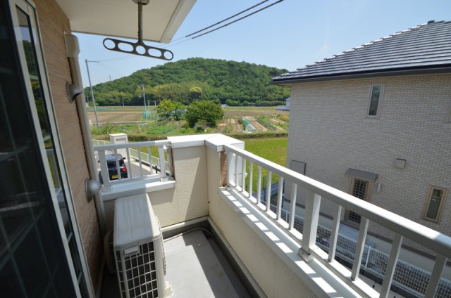 バルコニー　開放感のあるバルコニー！これなら洗濯物もガーデニングも両立で