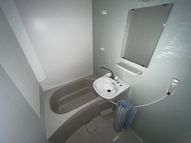 洗面設備　浴室内に洗面台付き！