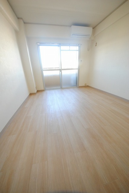 居室・リビング　写真は５０３号室