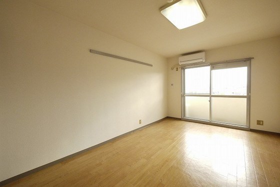 居室・リビング　※他号室の写真です