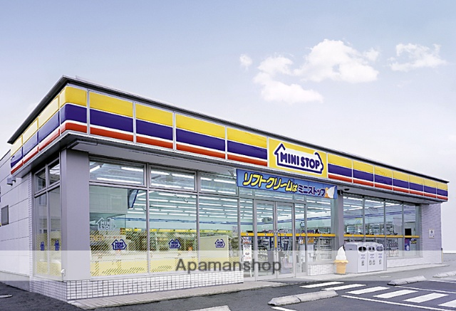 コンビニ　ミニストップ（コンビニ）まで735m