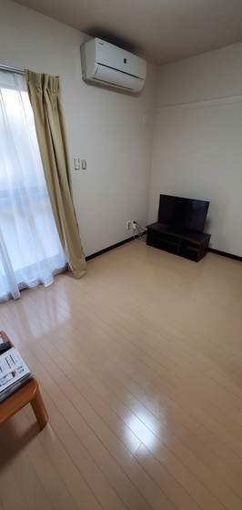 居室・リビング　※別号室のお写真です。