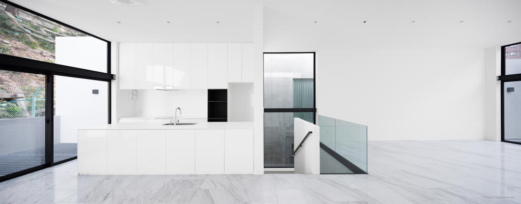 居室・リビング　東西2面採光のＬＤＫは床から天井までのハイサッシを装備。