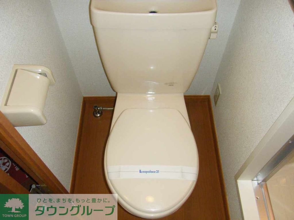 トイレ　仕様、設備は現況と異なる場合があります。