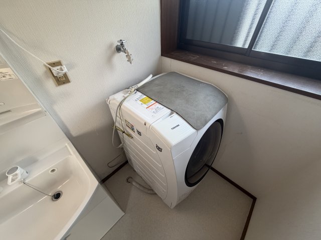 洗面設備　スペースが確保できる洗面所です