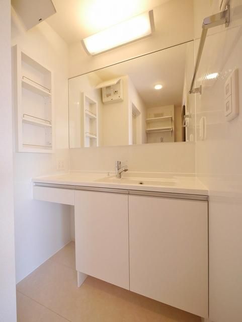 洗面設備　★大きい鏡の独立洗面台★