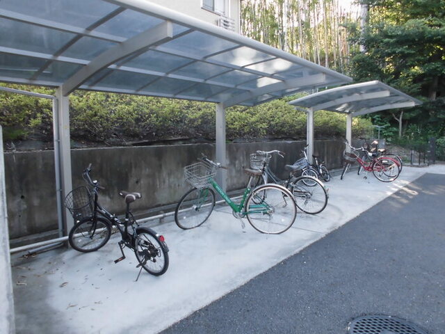 その他　屋根付駐輪場