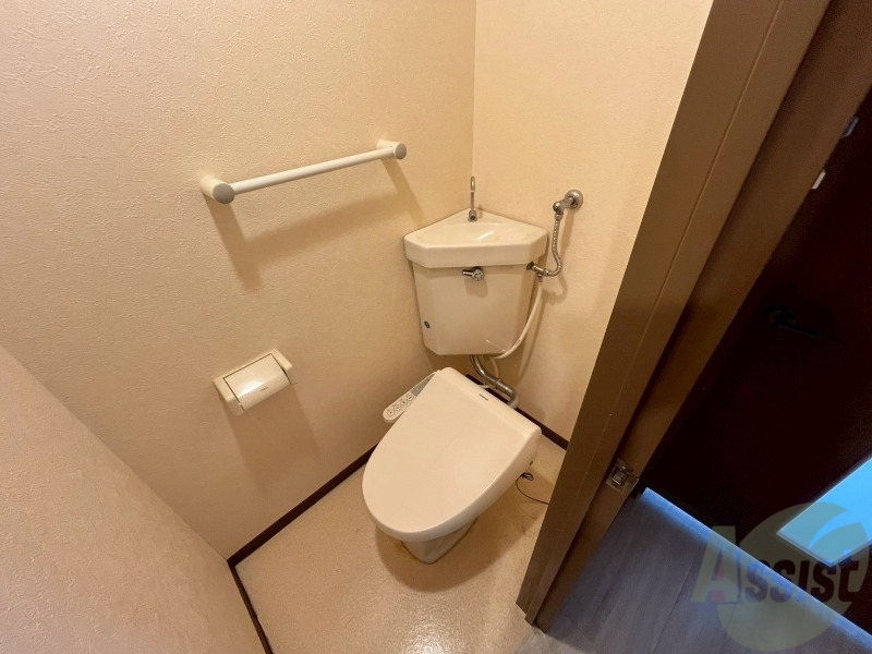 トイレ　こちらはトイレです。清潔感があり、安心して使用できます。