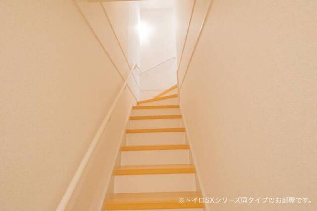 居室・リビング　階段