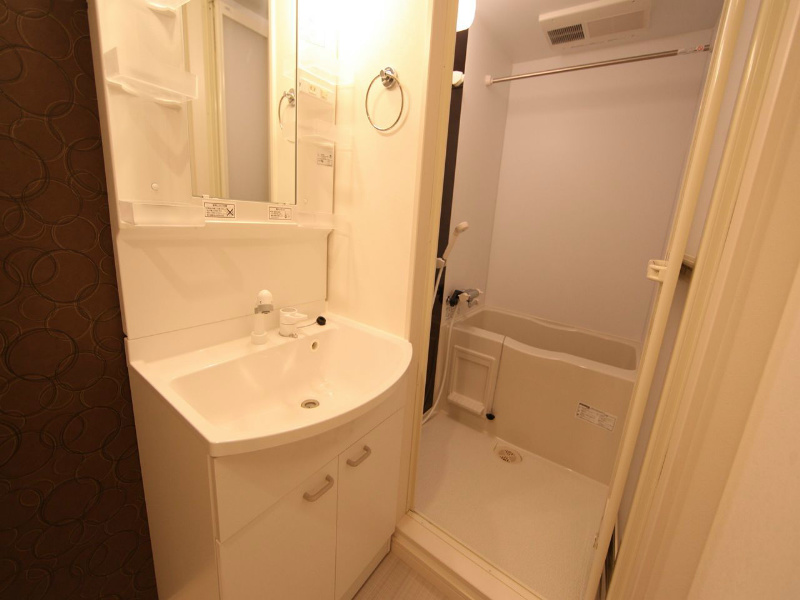 洗面設備　脱衣所　独立洗面台（シャンプードレッサー）洗濯機用意できます