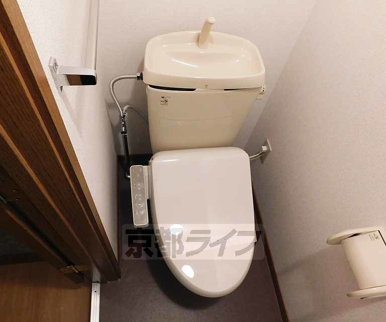 トイレ　ウォシュレット付いています