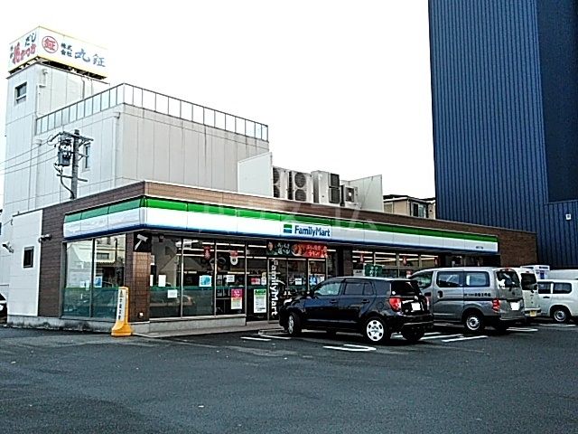 コンビニ　ファミリーマート城西三丁目店（コンビニ）まで338m