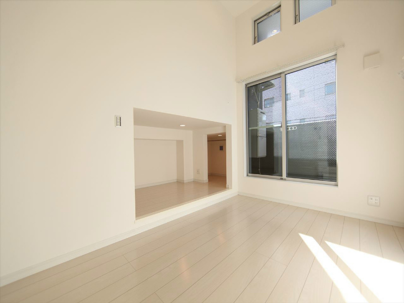 居室・リビング　洋室5.7帖　アンダーロフト4.7帖（寝室にも使えます）