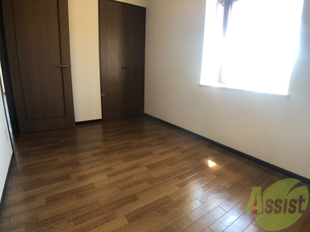 その他部屋・スペース　５．２帖のリビングになります。伸び伸び出来そうですね。