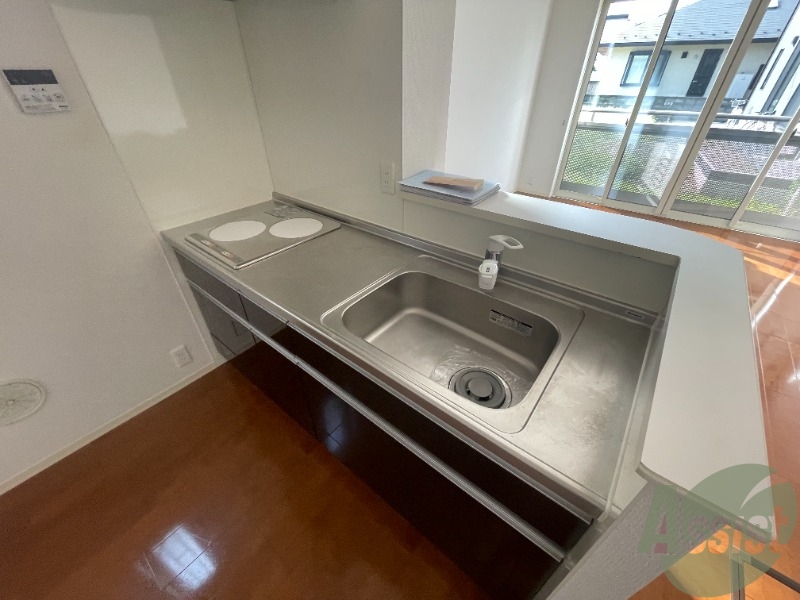 キッチン　キッチンはＩＨなのでお手入れがしやすそうですね。