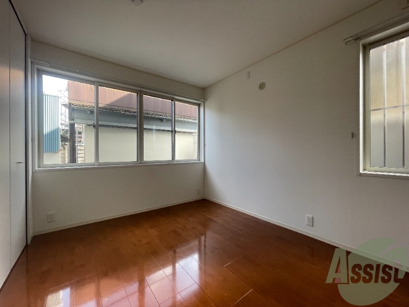 その他部屋・スペース　６帖の洋室があります。寝室にできそうですね。