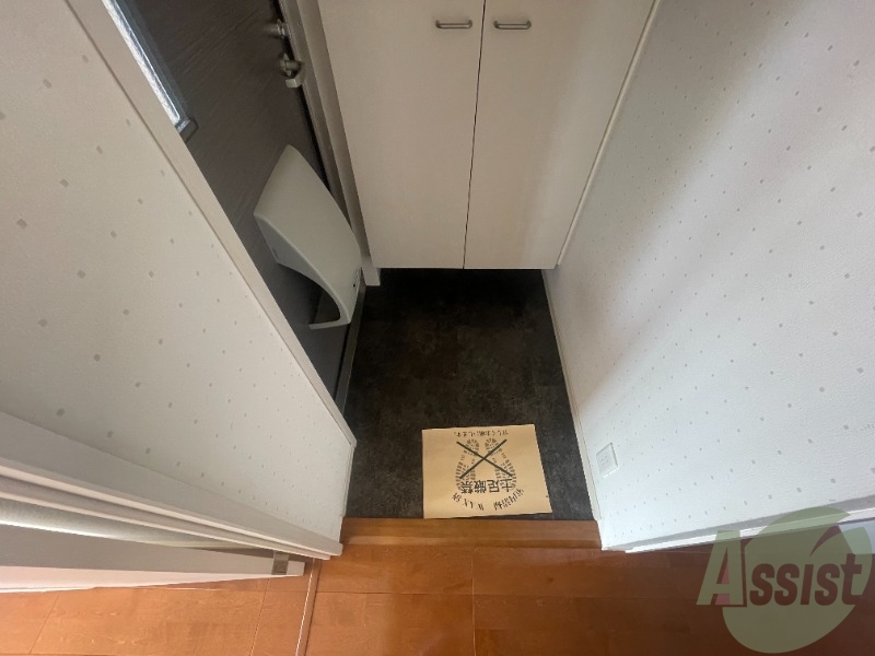 玄関　玄関からの様子です。すぐ部屋が見えないのは安心ですね。