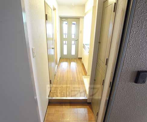 玄関　横にシューズボックスついてます