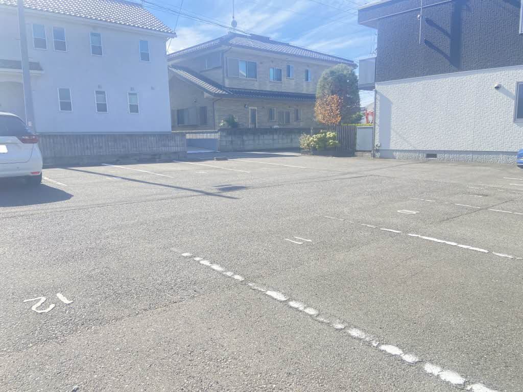 建物外観　駐車場１台付無料