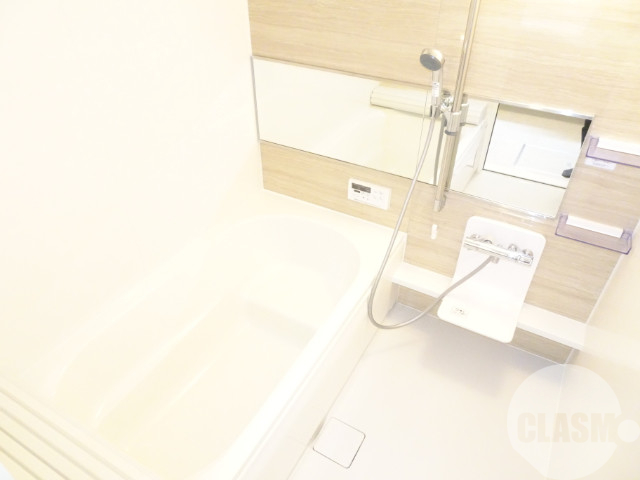 バス・シャワールーム　浴室乾燥機＆追焚機能付き広々バスルーム♪