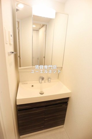 洗面設備　清潔感ある独立洗面台で毎日気持ちよく♪