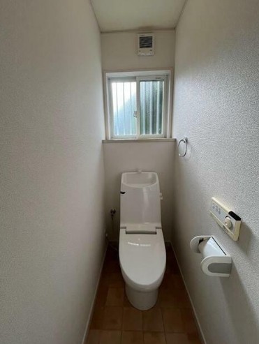 トイレ　温水洗浄便座