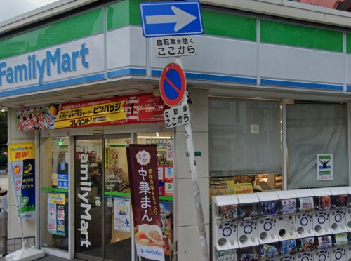 コンビニ　ファミリーマート四ツ橋なんば駅前店（コンビニ）まで116m