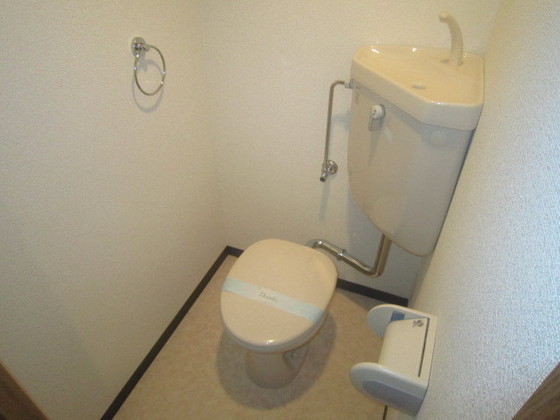 トイレ　※別号室の写真となります。