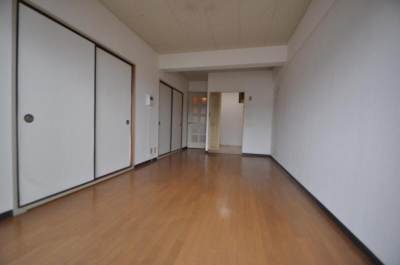 居室・リビング　贅沢な広さのリビングはゆったりくつろげる空間です。